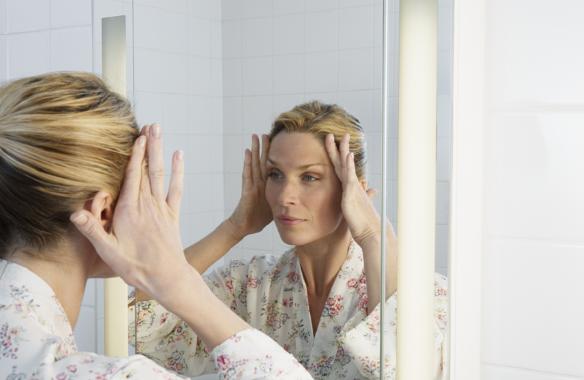 فيتامين أساسي يحارب التجاعيد والبقع الداكنة