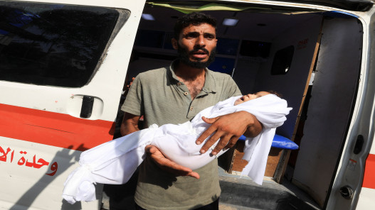 8 شهداء بقصف الاحتلال مخيم البريج وخان يونس 8 شهداء بقصف الاحتلال مخيم البريج وخان يونس