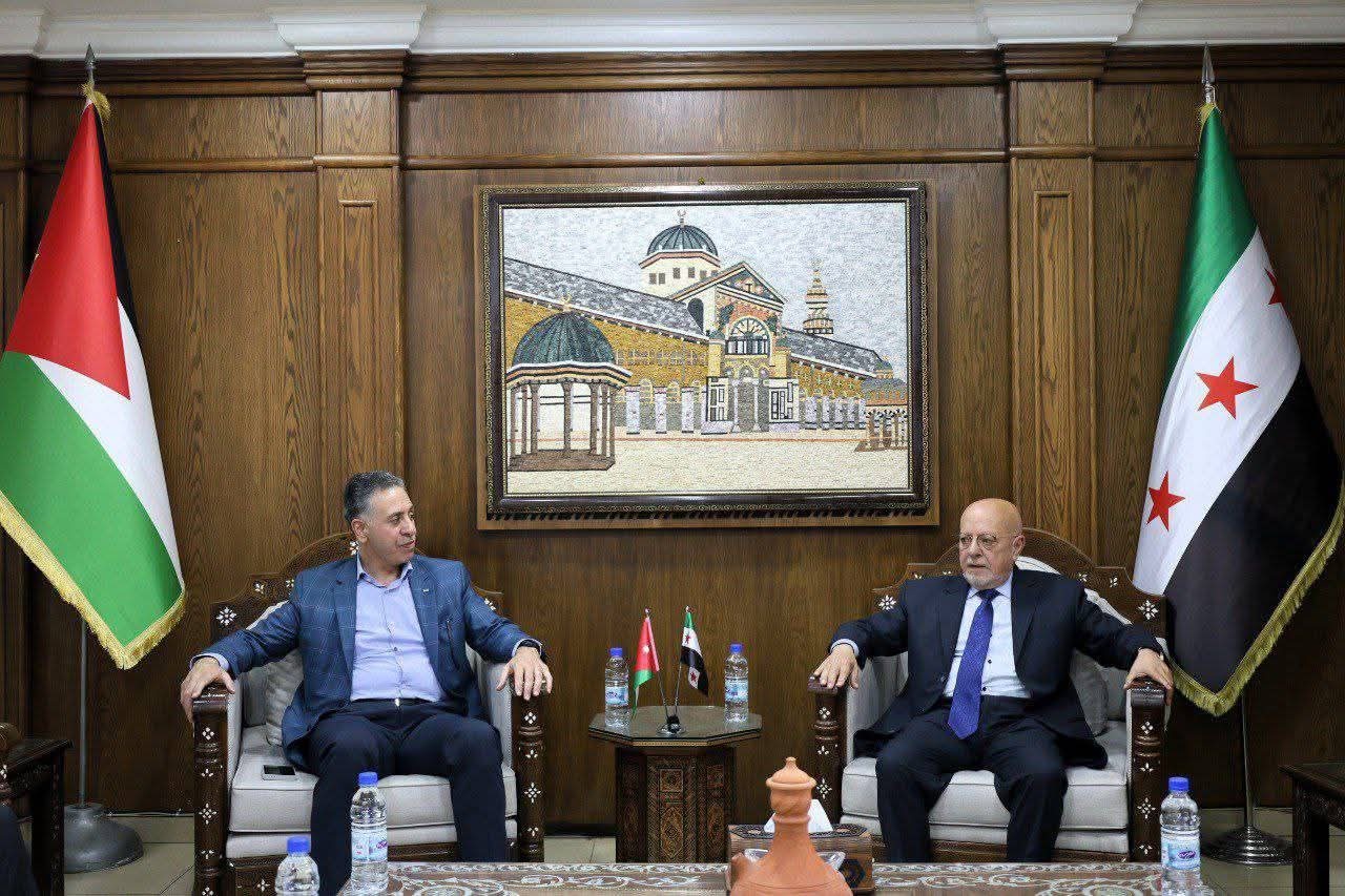 وزير الصناعة يبحث تسريع تنفيذ توافقات التعاون الاقتصادي مع سوريا وزير الصناعة يبحث تسريع تنفيذ توافقات التعاون الاقتصادي مع سوريا