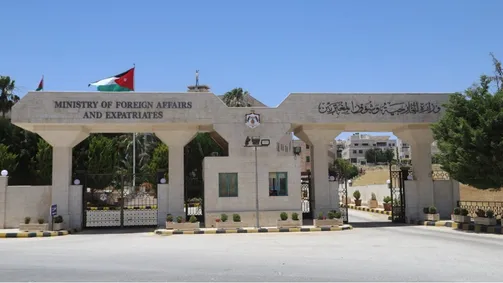 الخارجية تتابع وفاة أردني وإصابة 4 من عائلة واحدة في حادث سير على طريق درعا