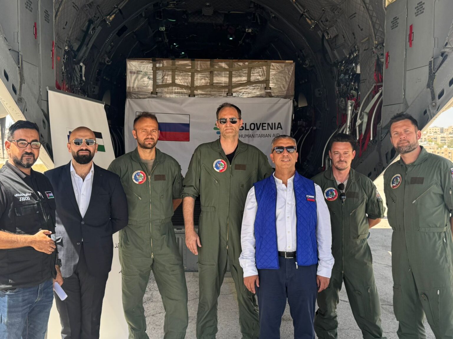 “الخيرية الهاشمية” تستقبل طائرات مساعدات إغاثية من سلوفينيا لدعم غزة “الخيرية الهاشمية” تستقبل طائرات مساعدات إغاثية من سلوفينيا لدعم غزة