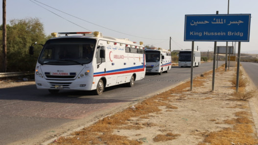 إجلاء الدفعة العاشرة من أطفال غزة المرضى للعلاج في الأردن إجلاء الدفعة العاشرة من أطفال غزة المرضى للعلاج في الأردن