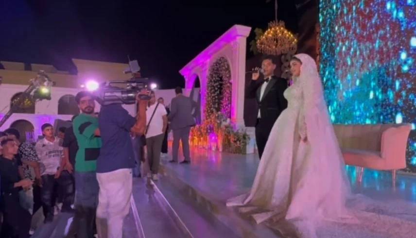 عريس مصري يحوّل زفافه إلى «حصة بلاغة» عريس مصري يحوّل زفافه إلى «حصة بلاغة»