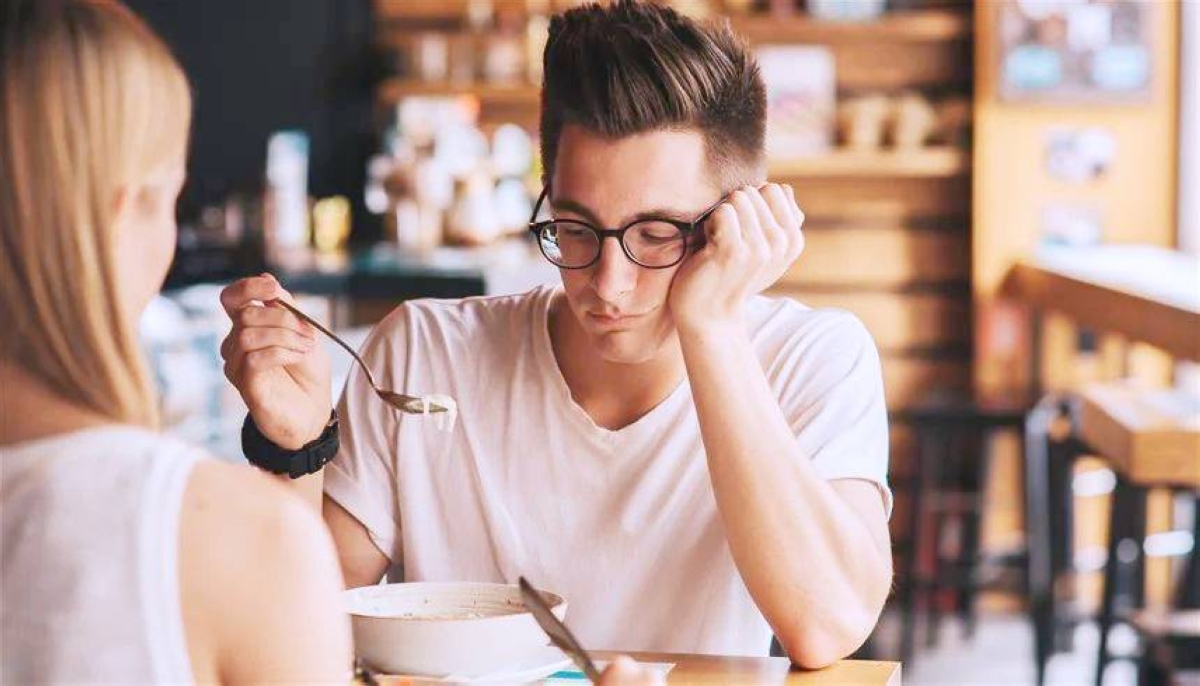 الأزمات المالية تزيد اضطرابات الأكل لدى المراهقين