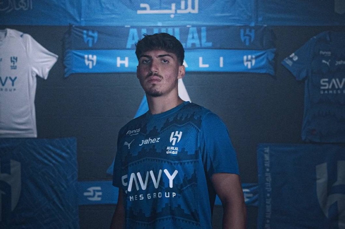 الهلال يعلن التعاقد مع المدافع التركي أكتشيشيك الهلال يعلن التعاقد مع المدافع التركي أكتشيشيك