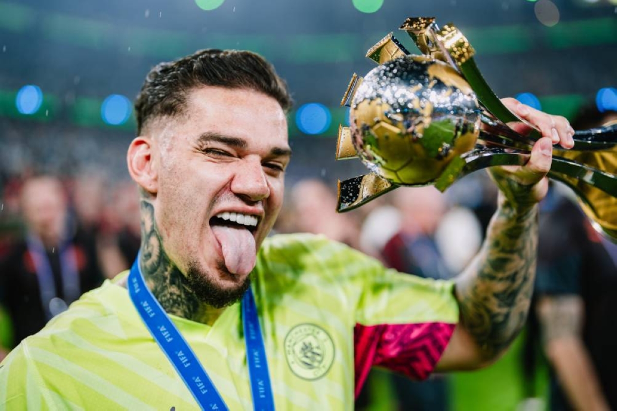 البرازيلي إيدرسون يودع مانشستر سيتي لفنربخشة التركي البرازيلي إيدرسون يودع مانشستر سيتي لفنربخشة التركي