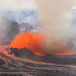 بركان كيلاويا في هاواي يثور ويقذف حمما بارتفاع 100 متر