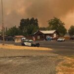 حريق ضخم يجتاح بلدة تاريخية في كاليفورنيا ويجبرها على الإخلاء