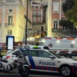 حادثة مروعة في لشبونة.. قطار تاريخي يودي بحياة العشرات والبرتغال تعلن الحداد