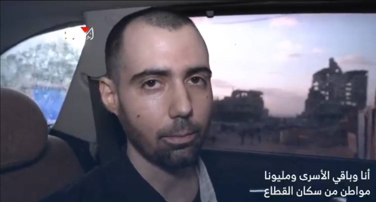 بالفيديو.. أسير إسرائيلي في غزة: نحن أسرى لدى نتنياهو و«بن غفير» بالفيديو.. أسير إسرائيلي في غزة: نحن أسرى لدى نتنياهو و«بن غفير»