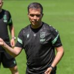 مدرب نانت الفرنسي يتعرض لإصابة مفاجئة!