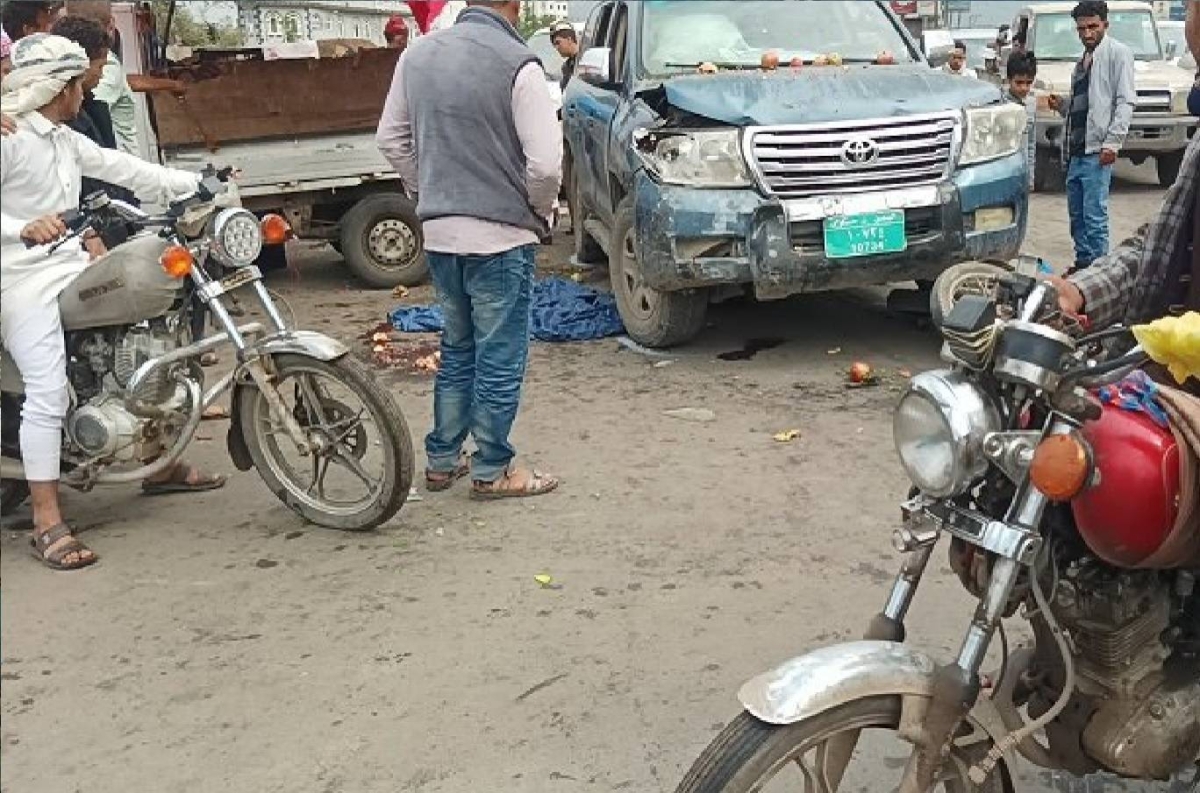 مراهق حوثي يدهس رجلاً وطفلين في «إب» مراهق حوثي يدهس رجلاً وطفلين في «إب»