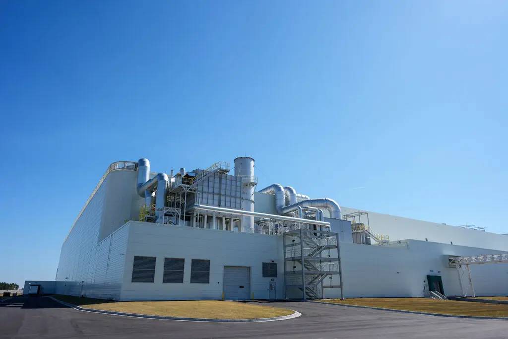 اعتقالات في مصنع هيونداي-إل جي في أمريكا اعتقالات في مصنع هيونداي-إل جي في أمريكا