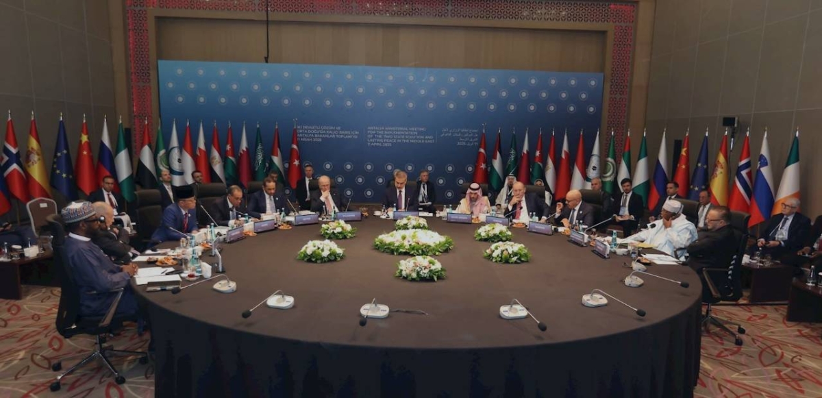 «اللجنة العربية الإسلامية»: نرفض تصريحات إسرائيل بشأن تهجير الفلسطينيين من أرضه المحتلة «اللجنة العربية الإسلامية»: نرفض تصريحات إسرائيل بشأن تهجير الفلسطينيين من أرضه المحتلة