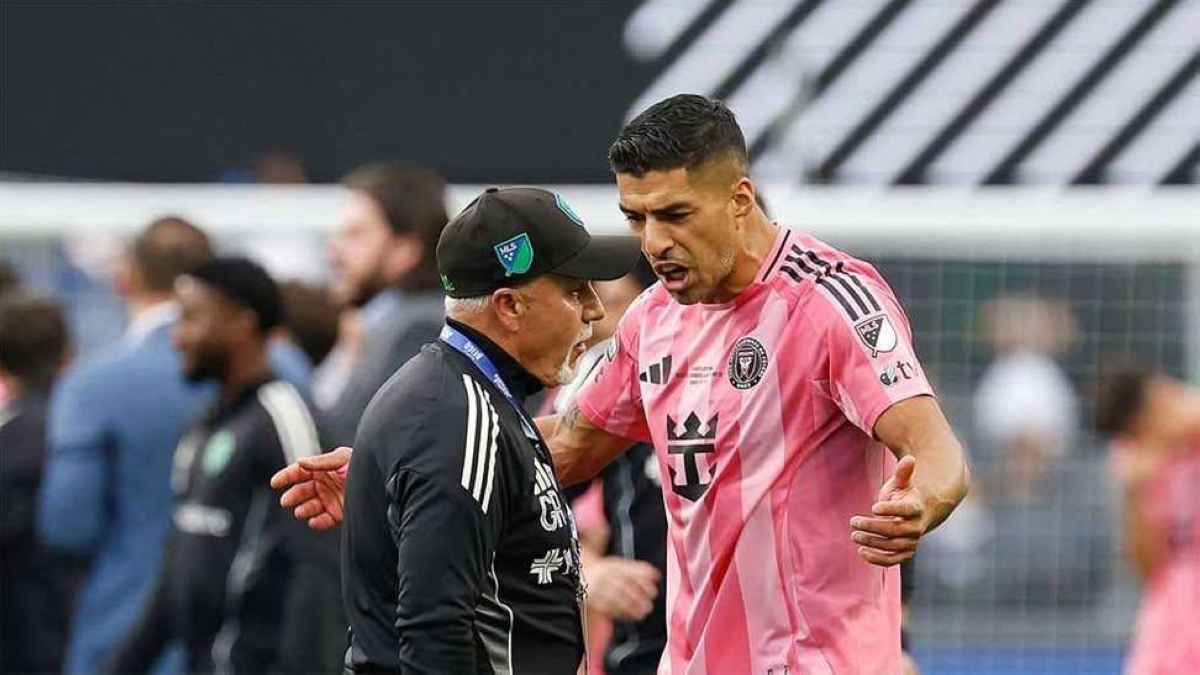 بسبب البصق وليس «العض».. إيقاف لويس سواريز 3 لقاءات بسبب البصق وليس «العض».. إيقاف لويس سواريز 3 لقاءات