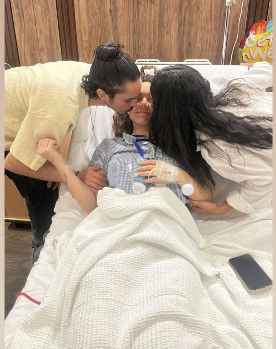 أول ظهور للفنانة رنا رئيس من المستشفى.. ووالدتها تكشف لـ «عكاظ» التفاصيل أول ظهور للفنانة رنا رئيس من المستشفى.. ووالدتها تكشف لـ «عكاظ» التفاصيل