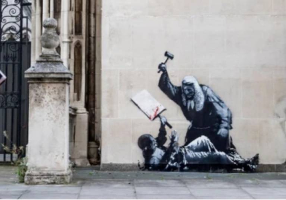 لوحة مثيرة للجدل تُخفى في ساعات!.. ماذا رُسم على جدران المحكمة الملكية في لندن؟ لوحة مثيرة للجدل تُخفى في ساعات!.. ماذا رُسم على جدران المحكمة الملكية في لندن؟