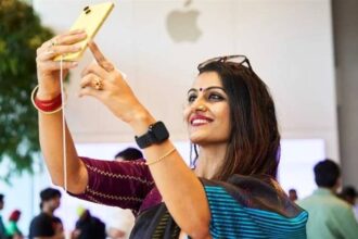 «آيفون 17» يصنع التاريخ.. أول سلسلة هواتف مجمّعة بالكامل في الهند «آيفون 17» يصنع التاريخ.. أول سلسلة هواتف مجمّعة بالكامل في الهند