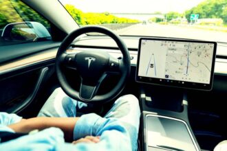 «تسلا» تتراجع عن حلم السيارات «ذاتية القيادة».. وعود وواقع محدود «تسلا» تتراجع عن حلم السيارات «ذاتية القيادة».. وعود وواقع محدود