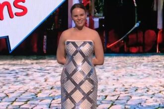 فستان رقمي يثير ضجة دخول التكنولوجيا عالم الموضة فستان رقمي يثير ضجة دخول التكنولوجيا عالم الموضة