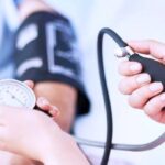 غير الملح.. عدوٌ خفيٌّ يرفع ضغط الدم