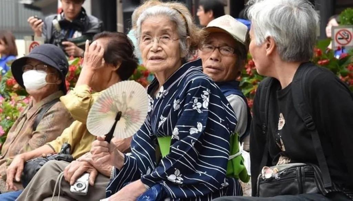 عدد المعمرين في اليابان يحقق قفزة جديدة للعام الـ55 على التوالي عدد المعمرين في اليابان يحقق قفزة جديدة للعام الـ55 على التوالي