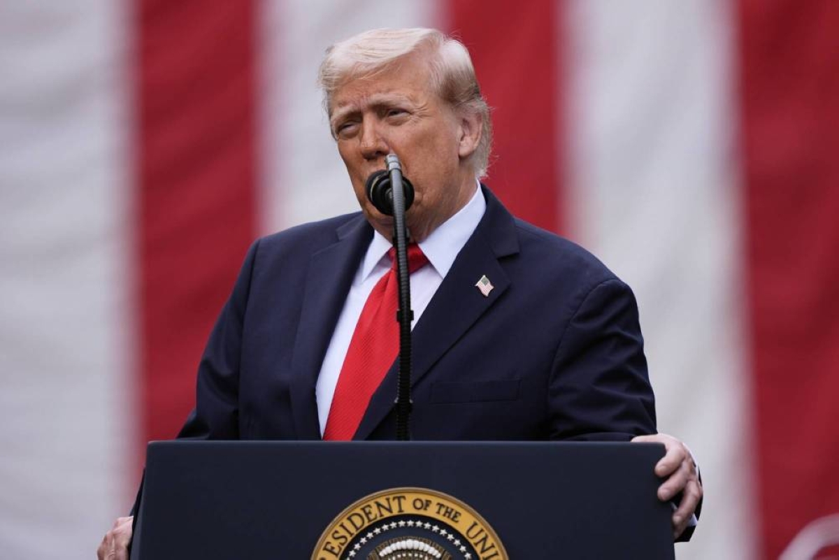 بعد ظهوره مترهل الوجه.. الجدل حول صحة ترمب يعود للواجهة بعد ظهوره مترهل الوجه.. الجدل حول صحة ترمب يعود للواجهة