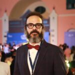 المخرج محمود محمود يُطلق «مين يُحضِن البحر».. بحثاً عن الحب