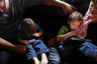 دراسة: إفراط الأطفال في استخدام «التواصل» يُغير سلوكياتهم للعنف دراسة: إفراط الأطفال في استخدام «التواصل» يُغير سلوكياتهم للعنف