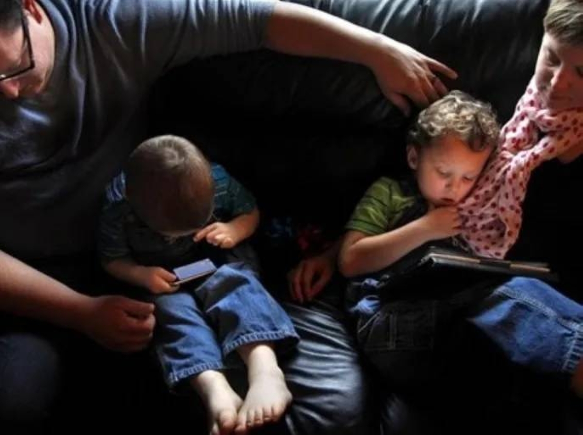 دراسة: إفراط الأطفال في استخدام «التواصل» يُغير سلوكياتهم للعنف دراسة: إفراط الأطفال في استخدام «التواصل» يُغير سلوكياتهم للعنف