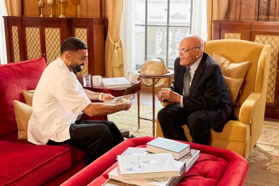 صورة تجمع محمد صلاح ومجدي يعقوب تخطف الأنظار صورة تجمع محمد صلاح ومجدي يعقوب تخطف الأنظار