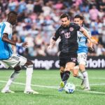 ميسي يُضيع ركلة جزاء بغرابة وفريقه يخسر بالثلاثة