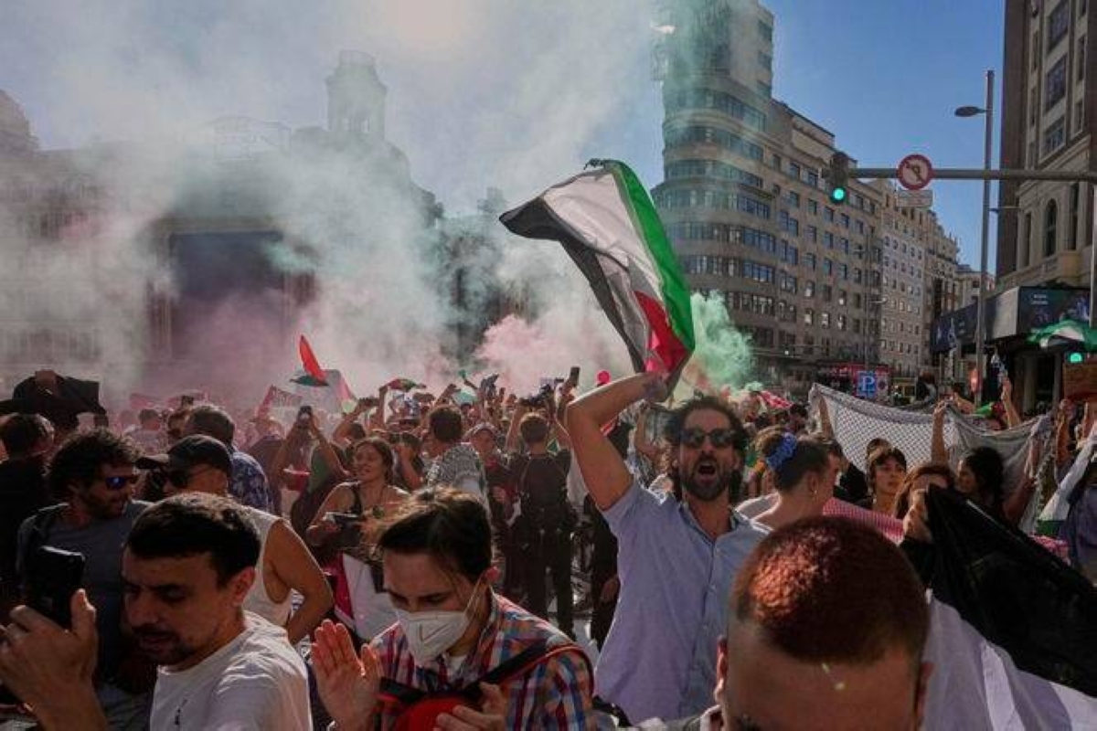 احتجاج فلسطيني يغلق مدريد.. إلغاء ختام «طواف إسبانيا» التاريخي احتجاج فلسطيني يغلق مدريد.. إلغاء ختام «طواف إسبانيا» التاريخي