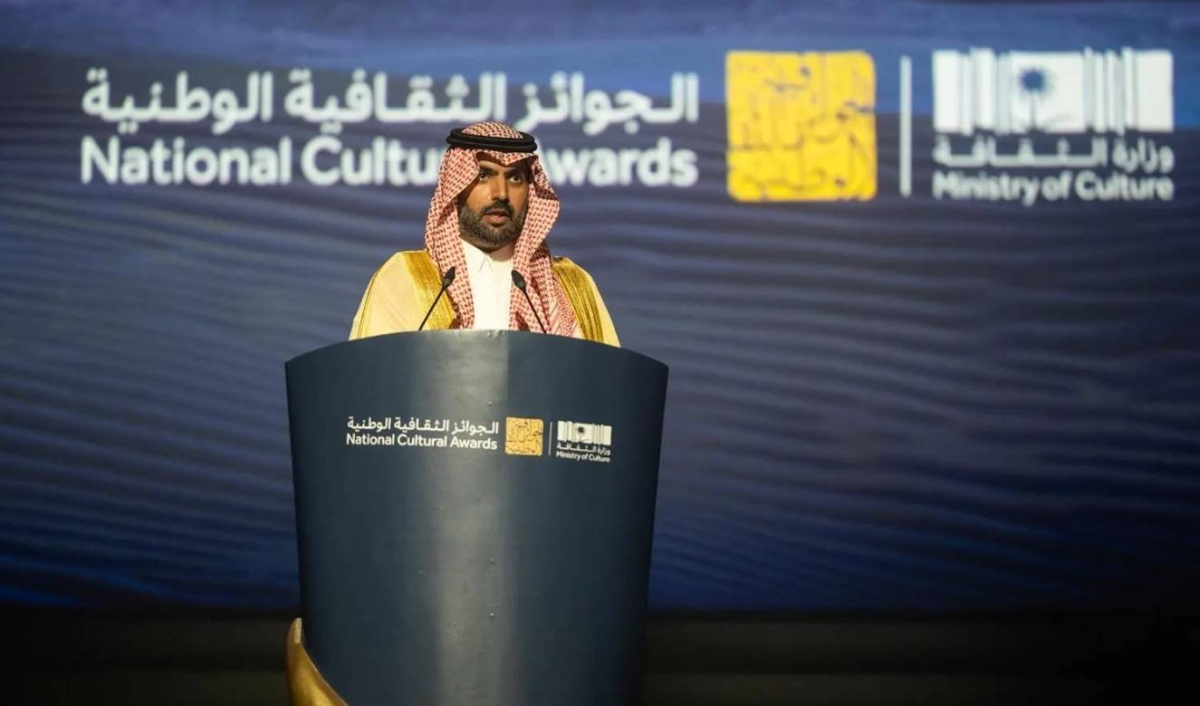 وزير الثقافة يُتوّج الفائزين بالجوائز الثقافية الوطنية في دورتها الخامسة وزير الثقافة يُتوّج الفائزين بالجوائز الثقافية الوطنية في دورتها الخامسة