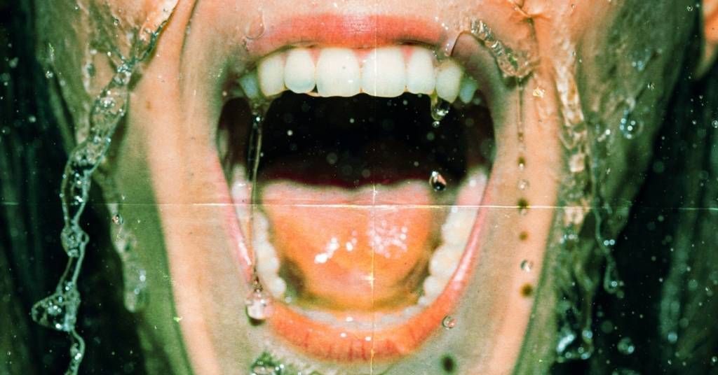 البلع الخاطئ.. كيف يحميك الوعي من المخاطر الصحية؟ البلع الخاطئ.. كيف يحميك الوعي من المخاطر الصحية؟