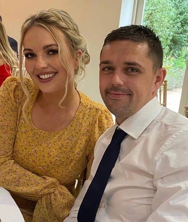 «عروس» تنتحر بعد اعتقال خاطئ لـ «زوجها».. والشرطة البريطانية تعتذر «عروس» تنتحر بعد اعتقال خاطئ لـ «زوجها».. والشرطة البريطانية تعتذر