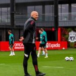 سلوت مدرب ليفربول: إيزاك سيشارك ووجوده أمر مميز