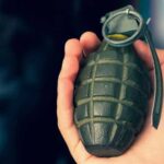 قذيفة من مخلفات الحرب تفتك بليبي وطفليه داخل منزلهم