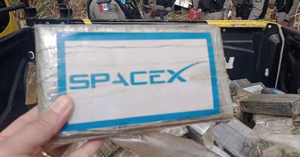 تحطم طائرة يكشف 180 كيلو من كوكايين «إيلون ماسك» تحطم طائرة يكشف 180 كيلو من كوكايين «إيلون ماسك»