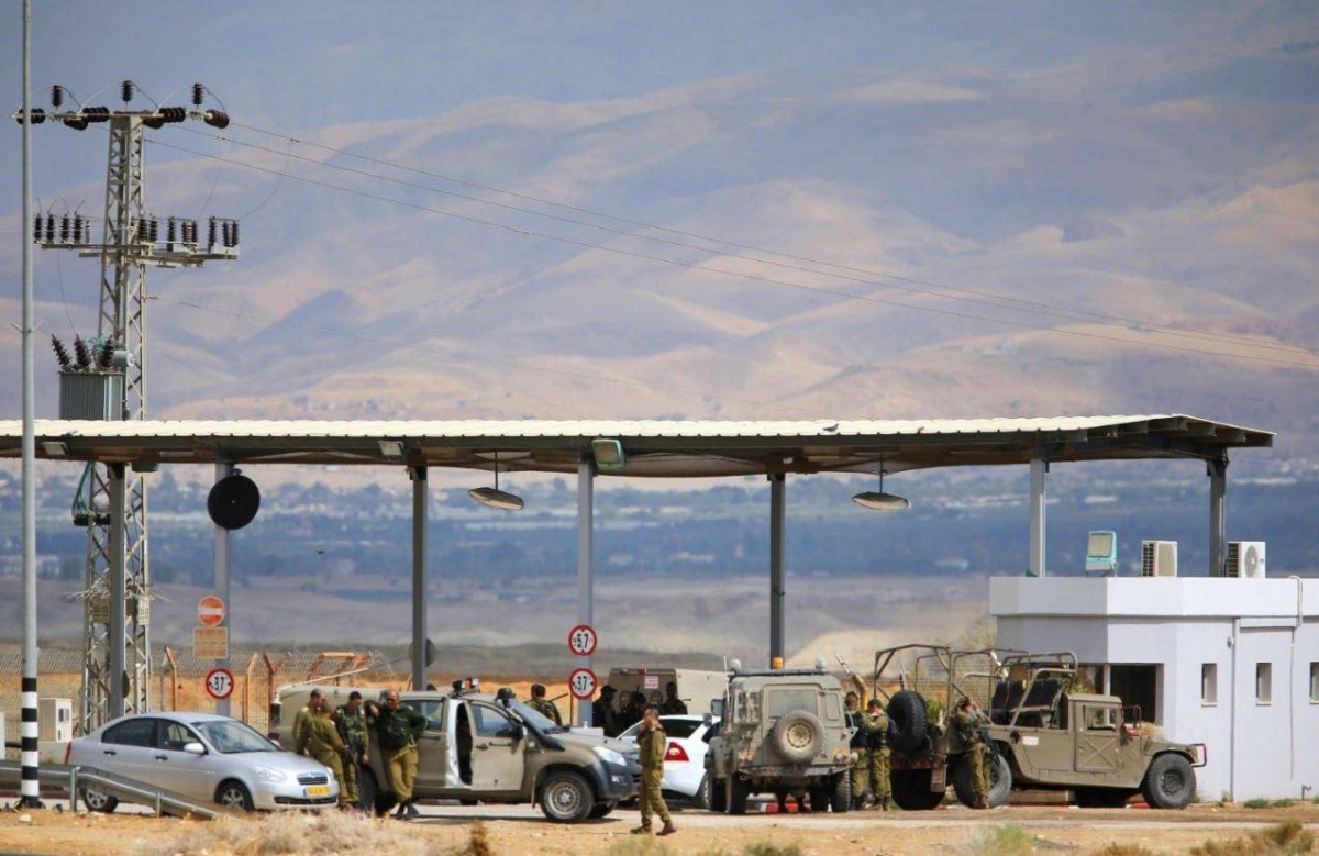 مقتل إسرائيليَّيْن في إطلاق نار على المعبر الحدودي مع الأردن مقتل إسرائيليَّيْن في إطلاق نار على المعبر الحدودي مع الأردن