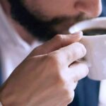 شُرب القهوة على الريق يُندِّمك !