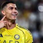 جماهير «الرياض» تهتف لميسي أمام رونالدو.. كيف ردّ «الدون»؟