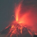 3 ثورات بركانية متتالية تهدد إندونيسيا