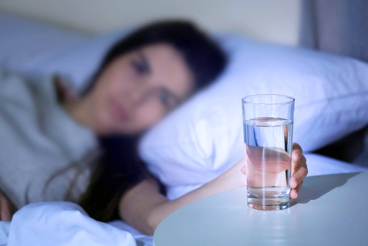 فوائد شرب الماء قبل النوم:
