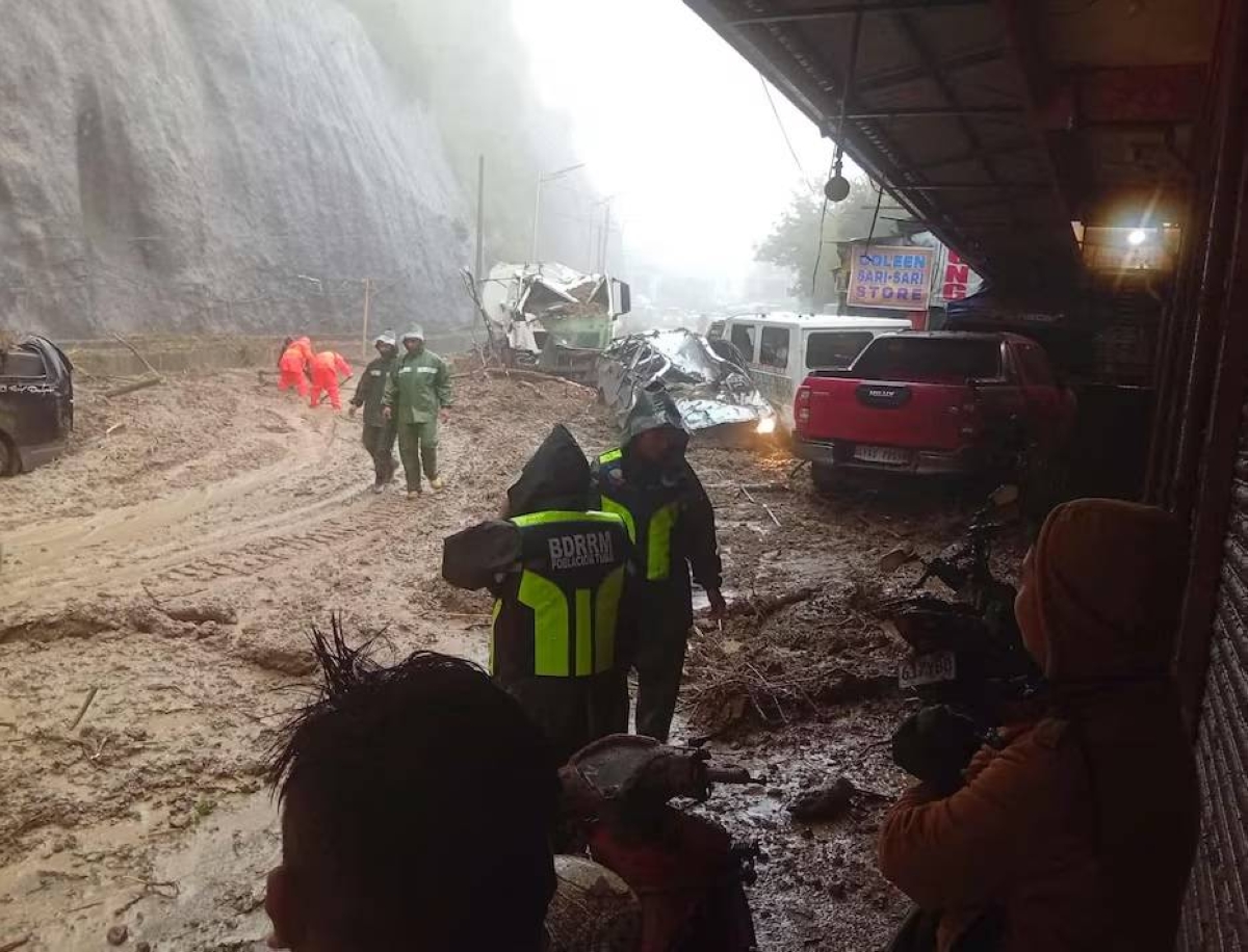 إعصار «راغاسا» يهزّ الفلبين وتايوان ويُشلّ الحياة إعصار «راغاسا» يهزّ الفلبين وتايوان ويُشلّ الحياة