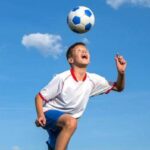 دراسة: الإكثار من ضرب الكرة بالرأس يؤثر على الذاكرة والتفكير