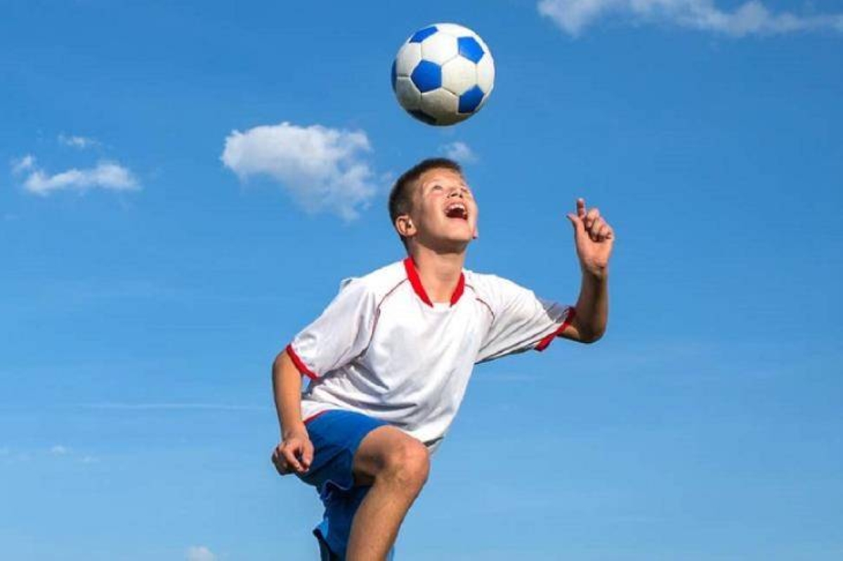 دراسة: الإكثار من ضرب الكرة بالرأس يؤثر على الذاكرة والتفكير دراسة: الإكثار من ضرب الكرة بالرأس يؤثر على الذاكرة والتفكير