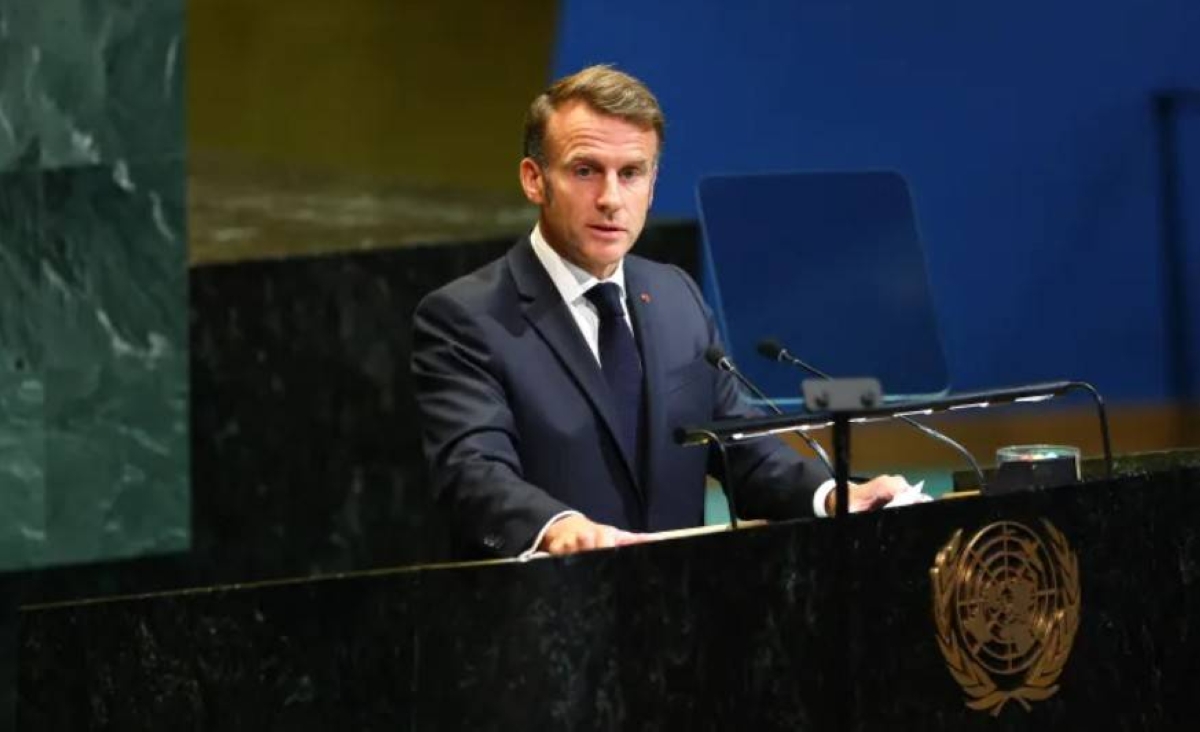 الرئيس الفرنسي: السعودية أقنعت الكثيرين بالتوقيع على إعلان نيويورك لدعم حل الدولتين الرئيس الفرنسي: السعودية أقنعت الكثيرين بالتوقيع على إعلان نيويورك لدعم حل الدولتين