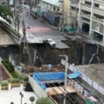 فيديو: انهيار أرضي في بانكوك يبتلع سيارات وأعمدة كهرباء