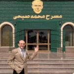 محمد صبحي يعود للظهور بعد أزمته الصحية أمام مسرحه